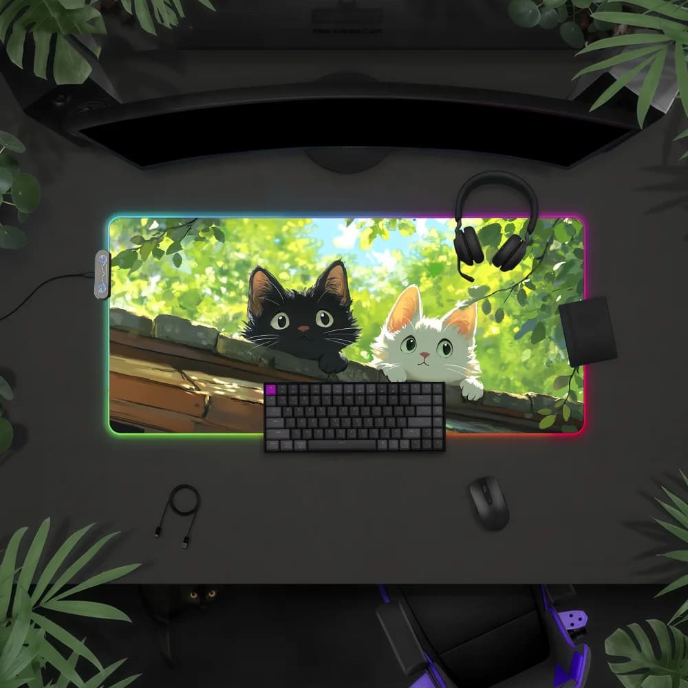 Tappetino per Mouse con Gatto Cartoonesco e Pianta, Luce LED RGB Colorata, Copertura Antiscivolo per Tastiera da Gioco, Superficie Impermeabile