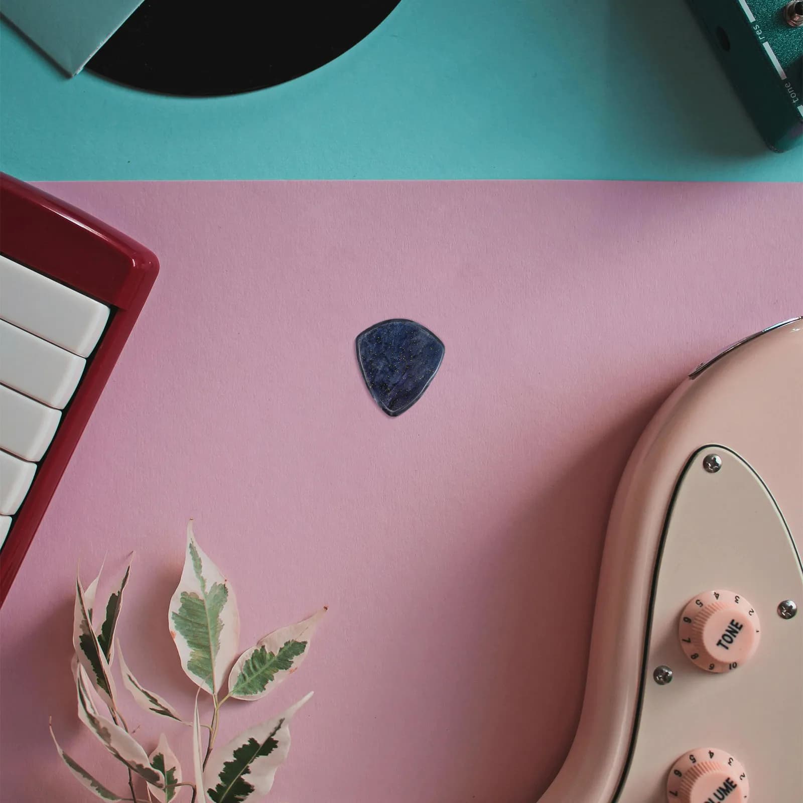 Resin Guitar Picks Set Smooth Grip Wear Resistant Plectrums for Electric Acoustic Bass Banjo and Thumb Picking