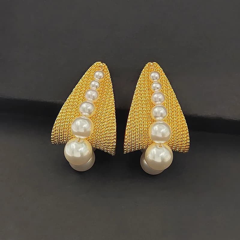 High End Pearl Stud Earrings For Women Daily Wear Retro Niche Design Sense Earrings Jewelry Factory Wholesale Direct Sales