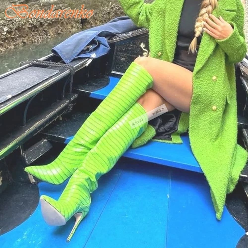 Stivali alti al ginocchio con motivo pietra Punta a punta solida Tacchi a spillo Slip On Pantaloni Stivali Scarpe estive sexy da donna Design casual per feste