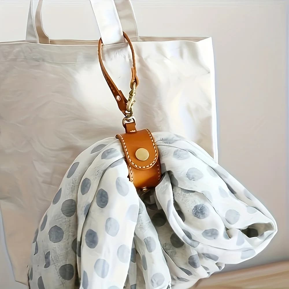 Travel accessories clip: multifunctional scarf, gloves, luggage and hat holder, elegant circular design, safe storage during travel