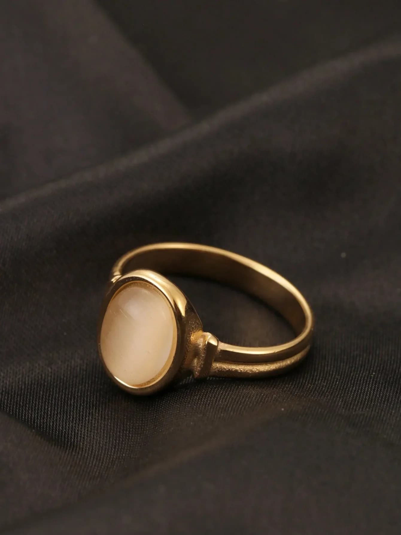 Anello in acciaio inossidabile con pietra sintetica ovale effetto occhio di gatto, placcato oro vintage 18 carati, adatto per feste, vacanze e uso quotidiano.