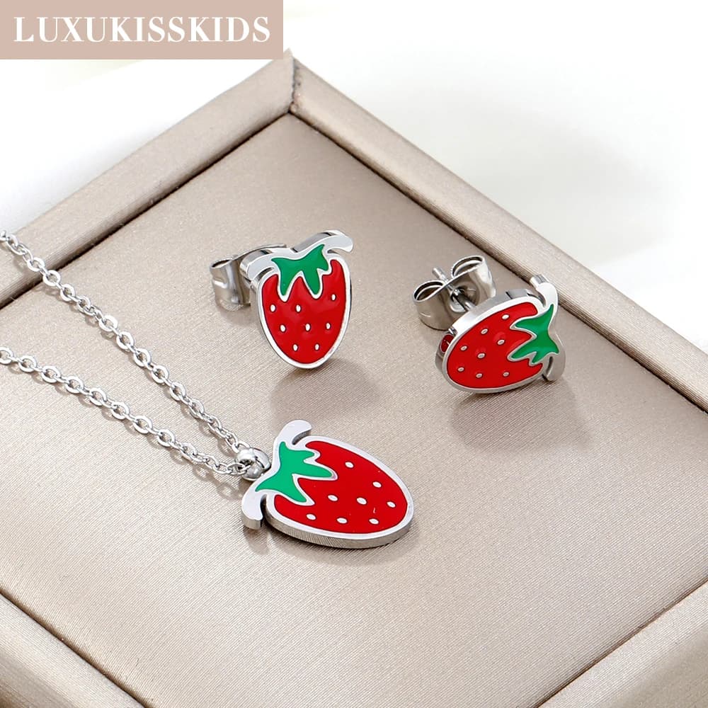 LUXUKISSKIDS Set di ciondoli Red Starwberry di gioielli romantici con collana in acciaio, orecchini, set di accessori per bomboniere per feste di compleanno per ragazze