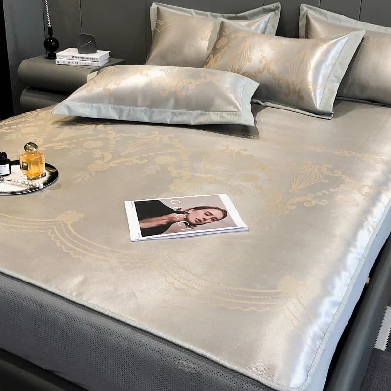 Summer Luxury Bedding Sets Ice Silk Cold Mat Bed Sheets and Pillwcases Smooth Washable Foldable Solid Color Bed Sheet Soft Mat
