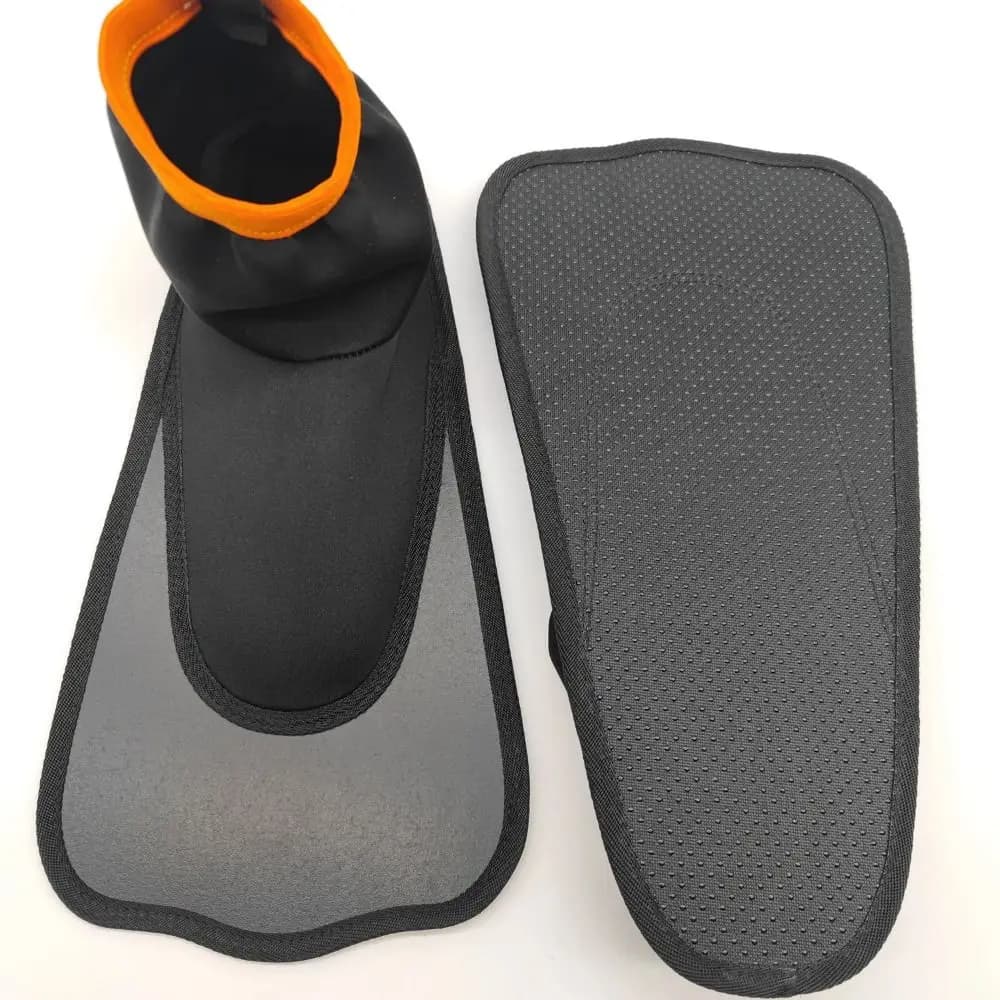 Pinne da Nuoto/Snorkeling con Design Avvolgente per Piedi, Traspiranti, Altamente Elasticizzate, Antiscivolo, Leggere