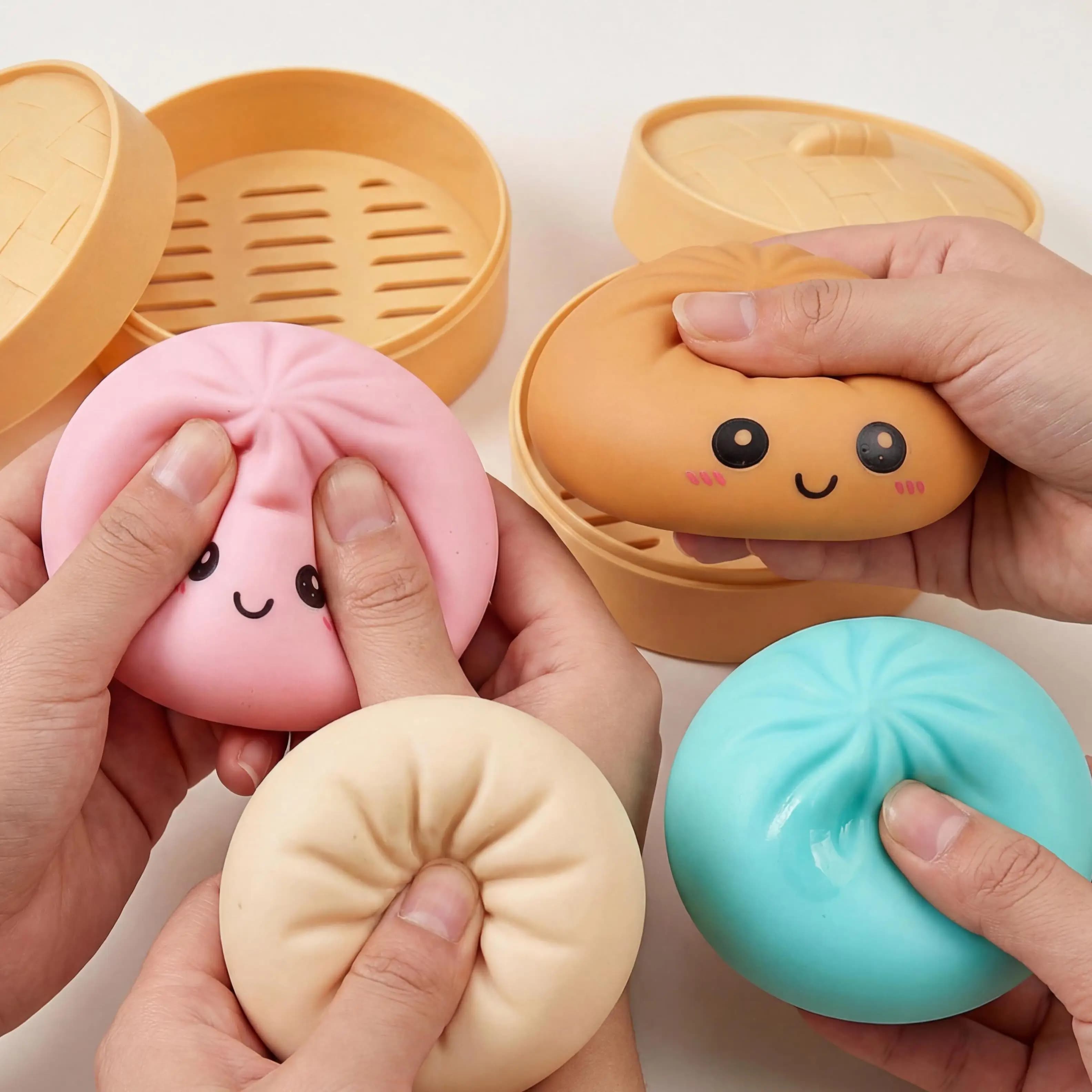 Giocattolo Antistress Kawaii a Forma di Raviolo con Faccina Sorridente, Palline Colorate Spremibili, Giocattoli Simulati per Bambini e Adulti