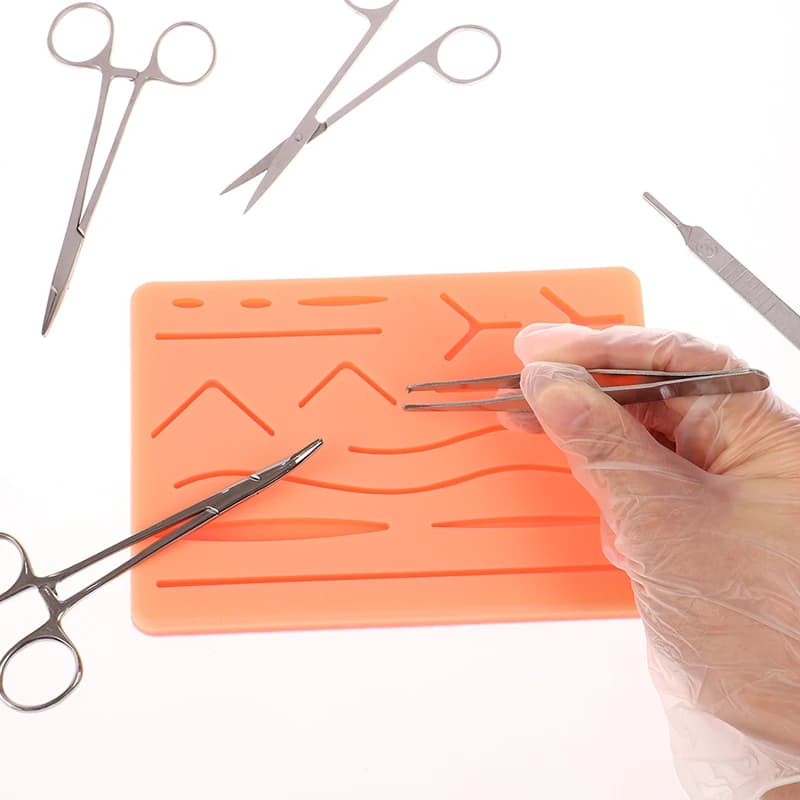 Kit per l'allenamento della sutura del pad per la pratica della pelle delle ferite, set di reggiseni per chirurgia, cuciture, filo chirurgico, aghi, forbici, materiale per sutura, kit per chirurgo