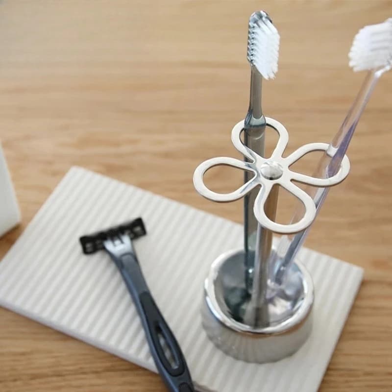 Nuovo prodotto, portaspazzolini a forma di petalo in acciaio inossidabile, porta spazzolini verticale in metallo con bicchiere per spazzolino, famiglia di quattro persone