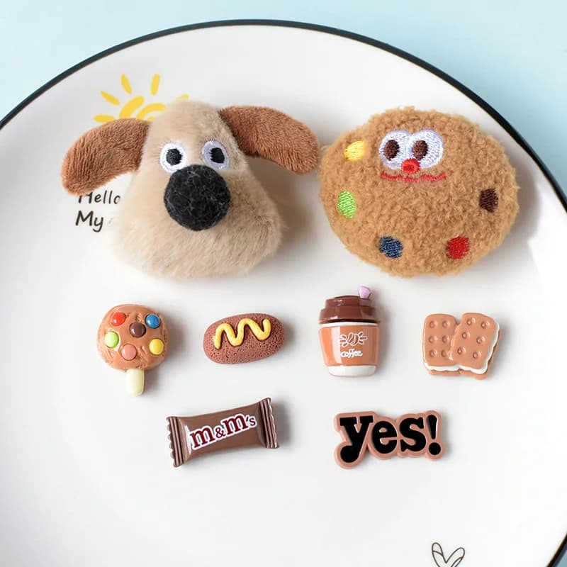 1 Set 3D Simpatico Cartone Animato Peluche Cucciolo Scarpe Accessori Ragazzi Ragazze Adorabile Cane Biscotto Sandali Scarpe da Giardino Fibbia Decorazioni Pendenti e Ciondoli