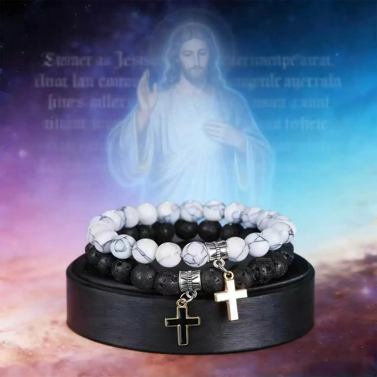 Bracciale in pietra lavica bianca turchese con ciondolo a croce, gioiello di design unico, bracciali per coppia o fratelli, ottimi anche come regalo.