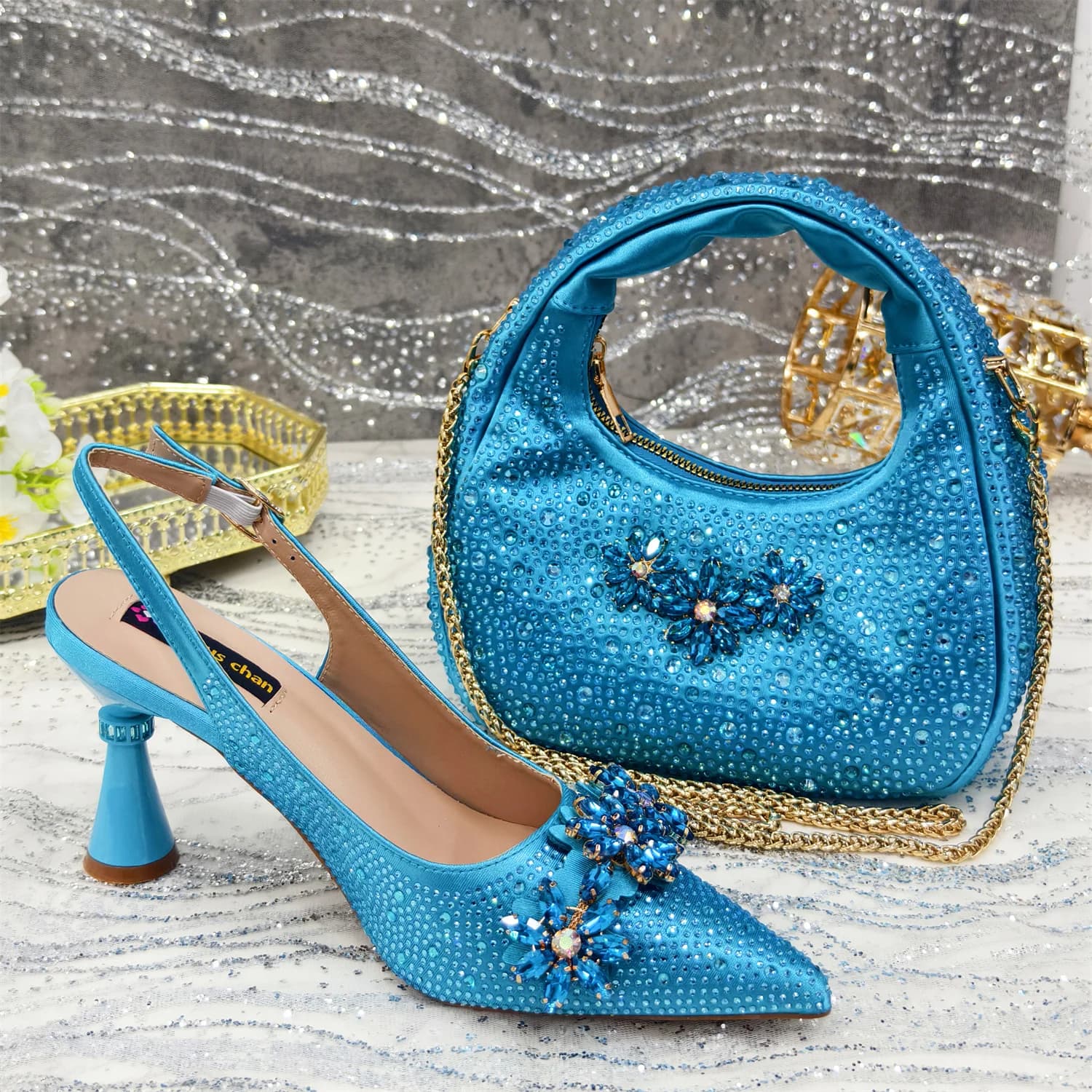 2025 Scarpe e borse con tacco alto a punta con strass per le donne Festa di nozze Elegante moda di lusso in azzurro cielo