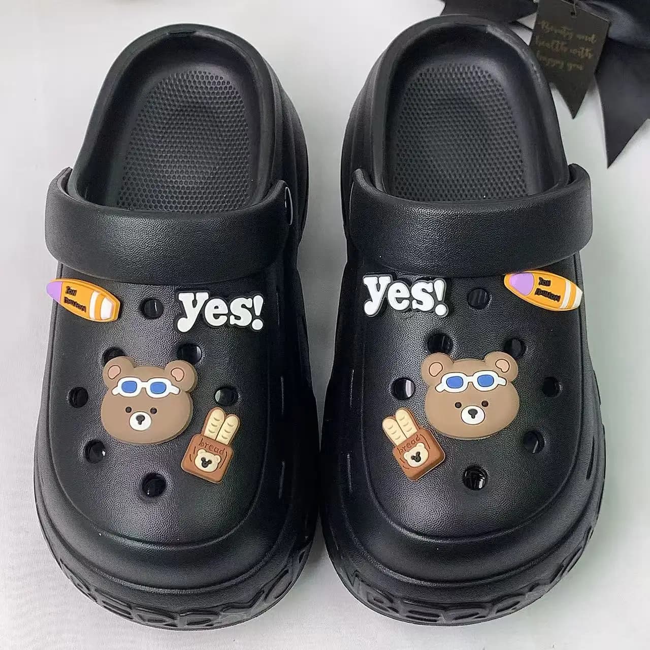 Nuovo Stile Estivo: Set di 8 Sandali Leggeri in Eva a Tema Orso, Sandali con Suola Spessa e Tacco Cloud alla Moda per Donne