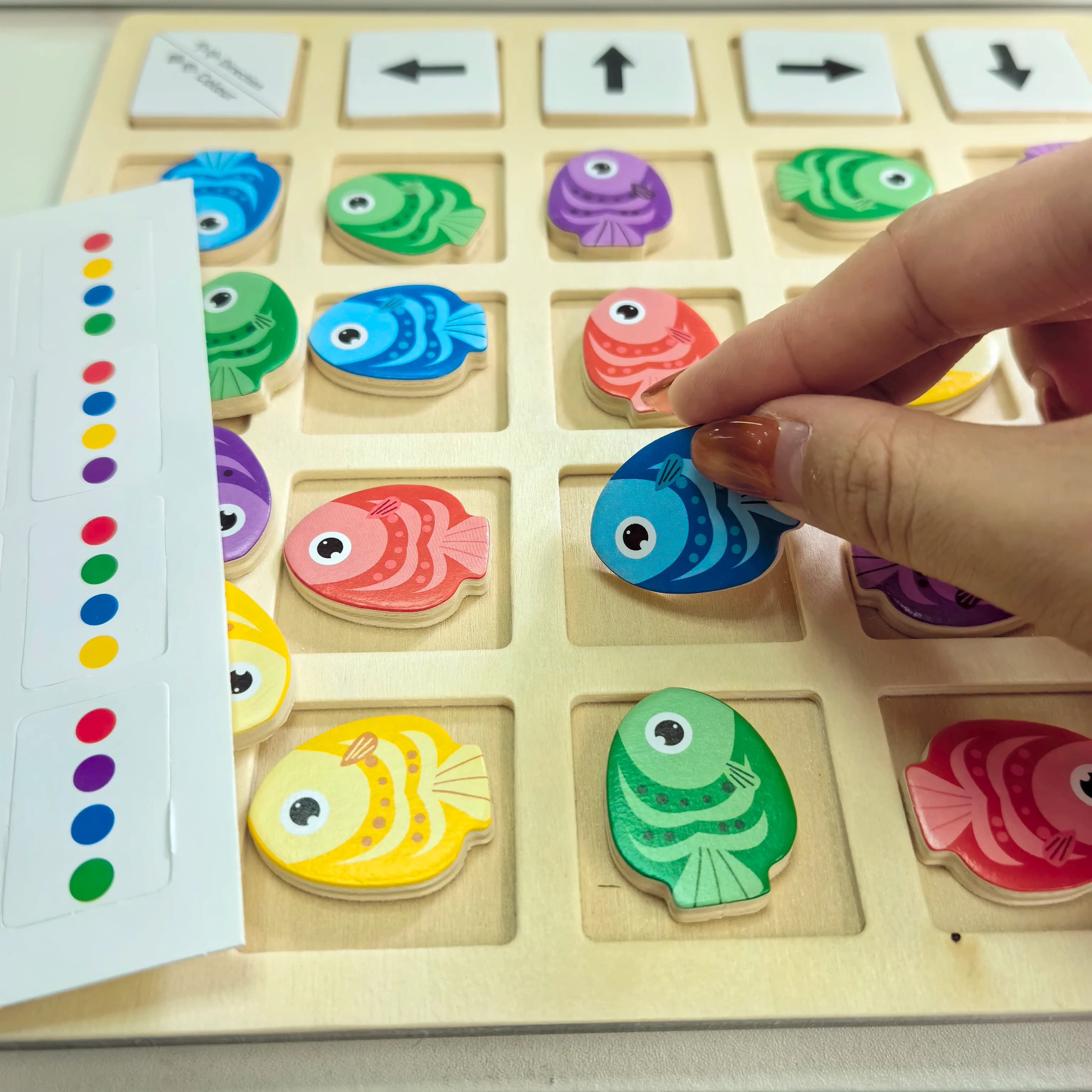 Giocattoli Montessori in legno Pensiero logico per bambini Formazione Direzione Cognizione del colore Battaglia educativa Gioco da tavolo Regali