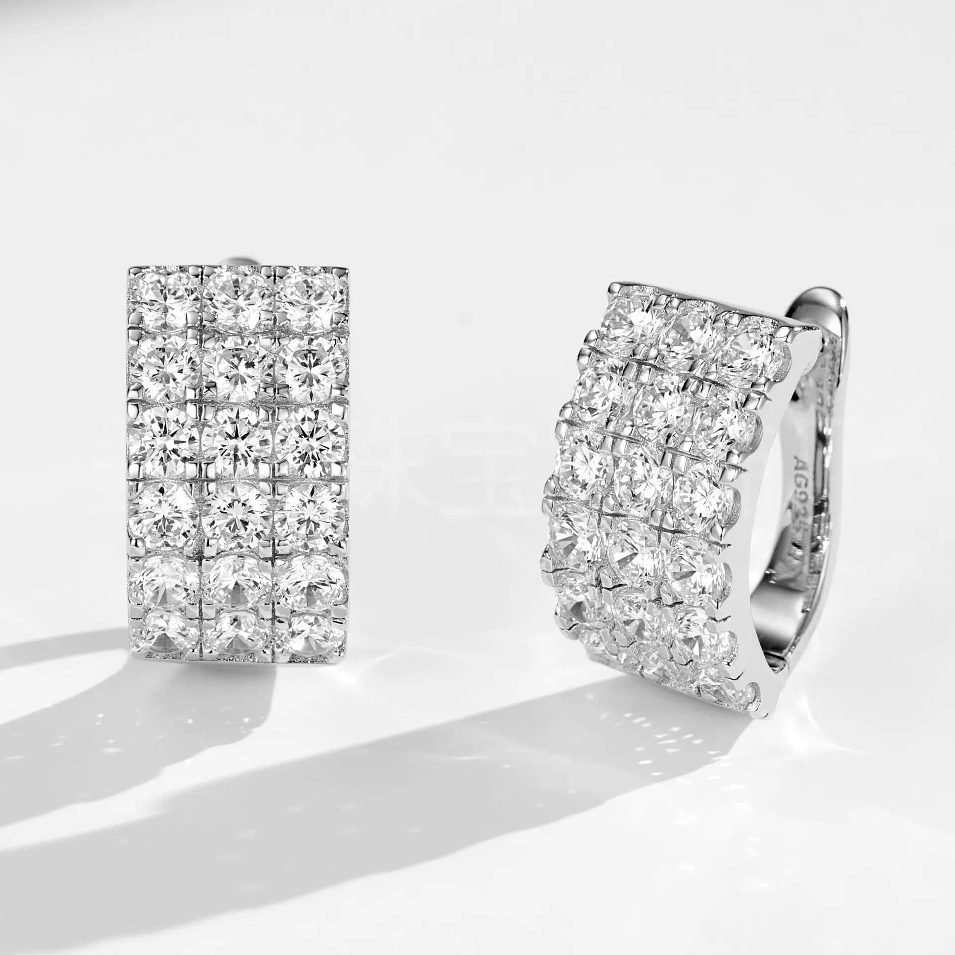 Vendite dirette in fabbrica Argento 925 Super Flash Full Row Diamond Ear Shot Autunno e inverno Atmosfera classica Luce Orecchio di lusso Buck