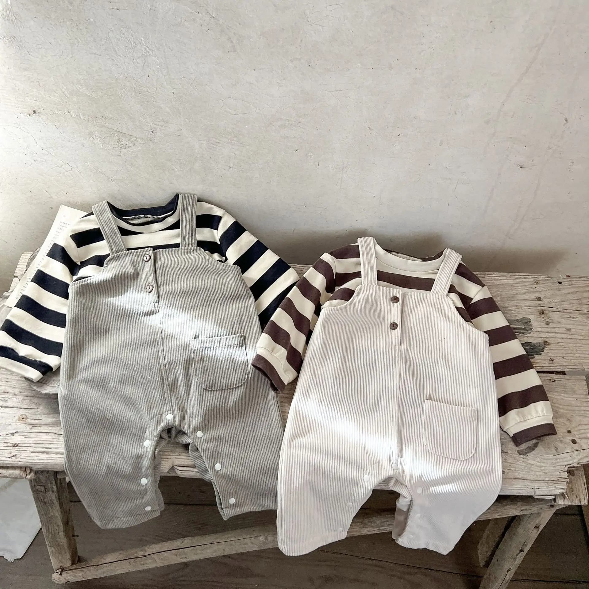 Autunno neonato neonati maschi e femmine pagliaccetto di velluto a coste + t-shirt a righe vestito di un pezzo abbigliamento per bambini di moda per bambini