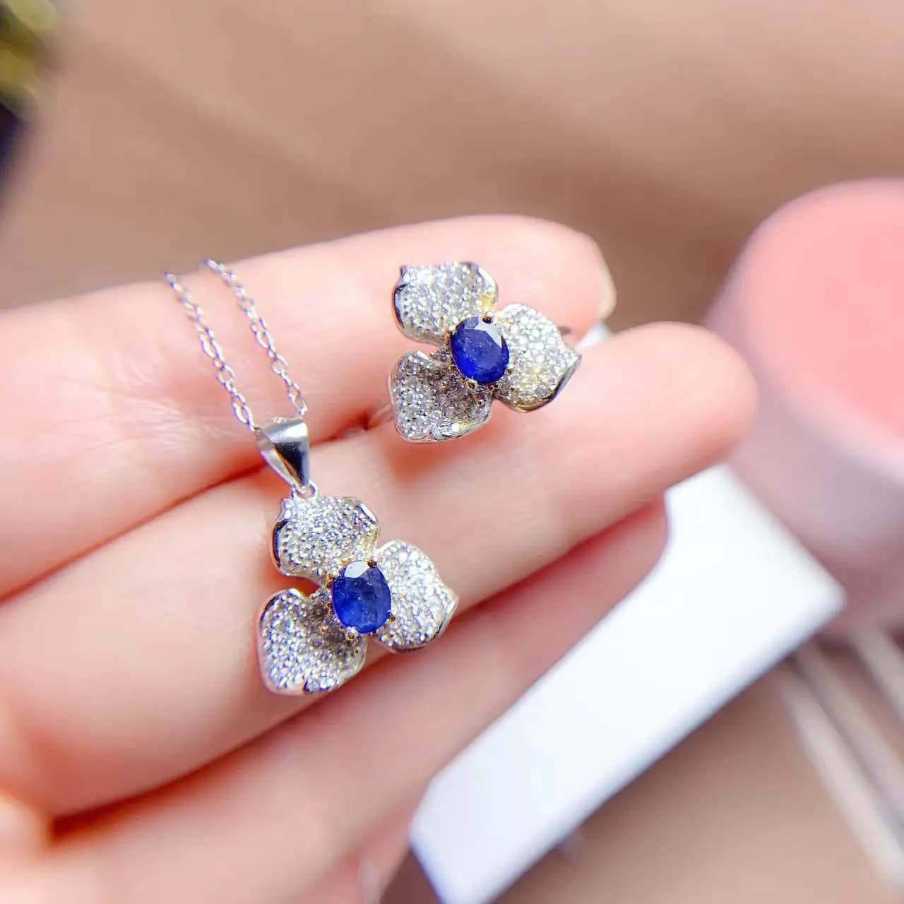 jewelry set with ring and pendant in silver 925 with gold plated sapphire for everyday use, jewelry set with total blue sapphire 1 ct