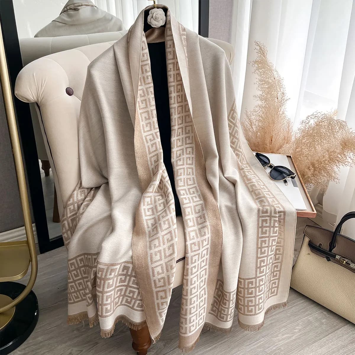 Sciarpa lunga da donna elegante musulmana Hijab con filo dorato con protezione solare primaverile e autunnale Sciarpa avvolgente con scialle decorativo