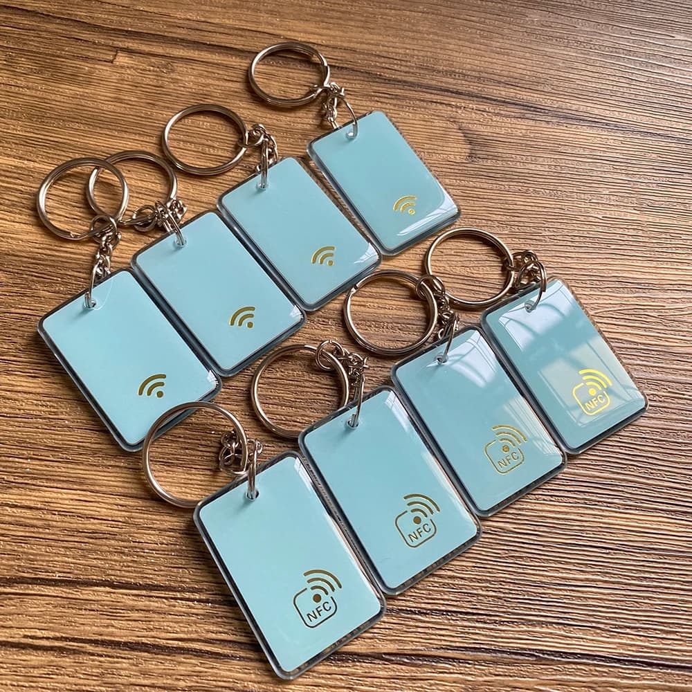 10 pezzi Portachiavi NFC Tap da Tag chiave per social media Carte NFC epossidiche di colore nero blu