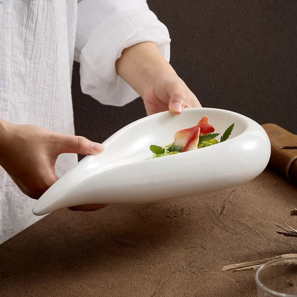 Droplet-shaped Insulation Plate Ceramic Irregular Luxury Dining Room Table Top Decoration Pure White Ceramic Pendulum Plate