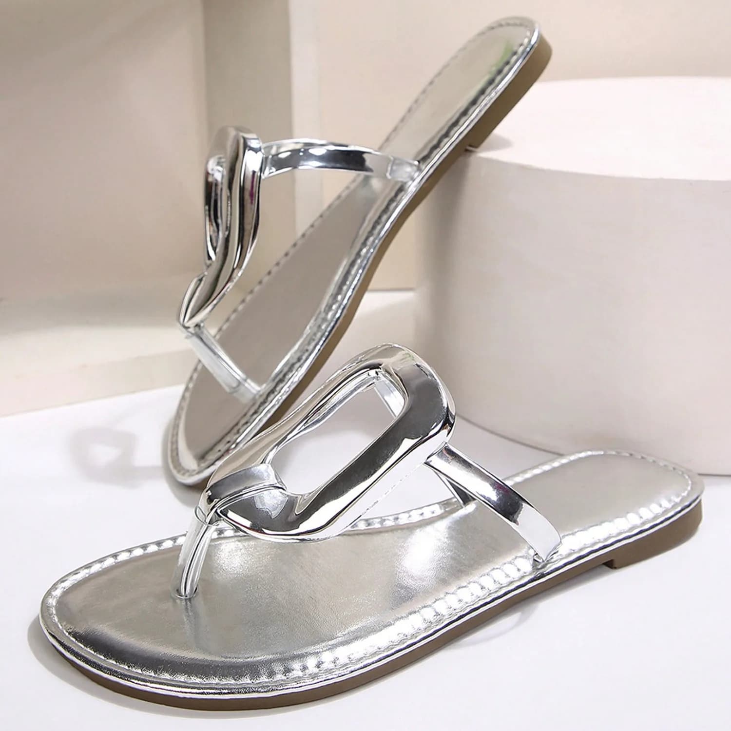 Summer Casual Beach For Women Flat Sandals Round Toe Buckle Decorated Dressy Flip Flops Thong Sandals Slide Slippers Shoes