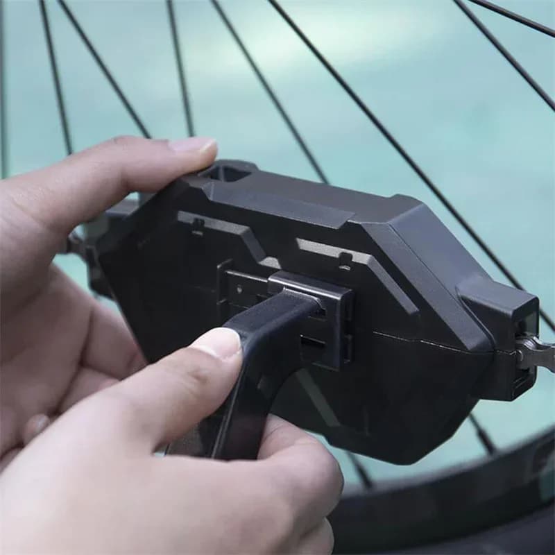 Portable Magnetic Bike Chain Cleaning Brush Box for Road MTB Strong Cleaning Performance