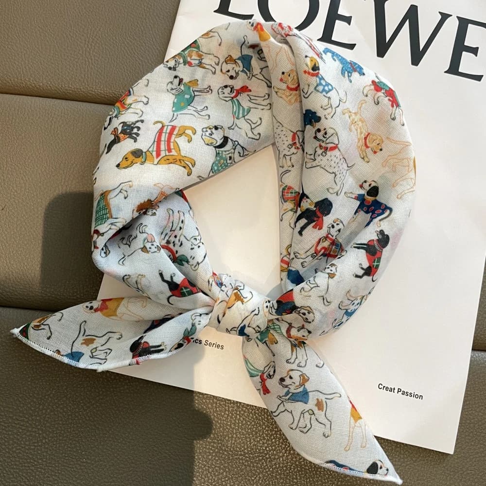 1 Pezzo Sciarpa in Seta con Stampa di Cane Cartoon, Foulard Quadrato Femminile, Bandana Decorativa Versatile alla Moda, Hijab Protettivo per il Collo