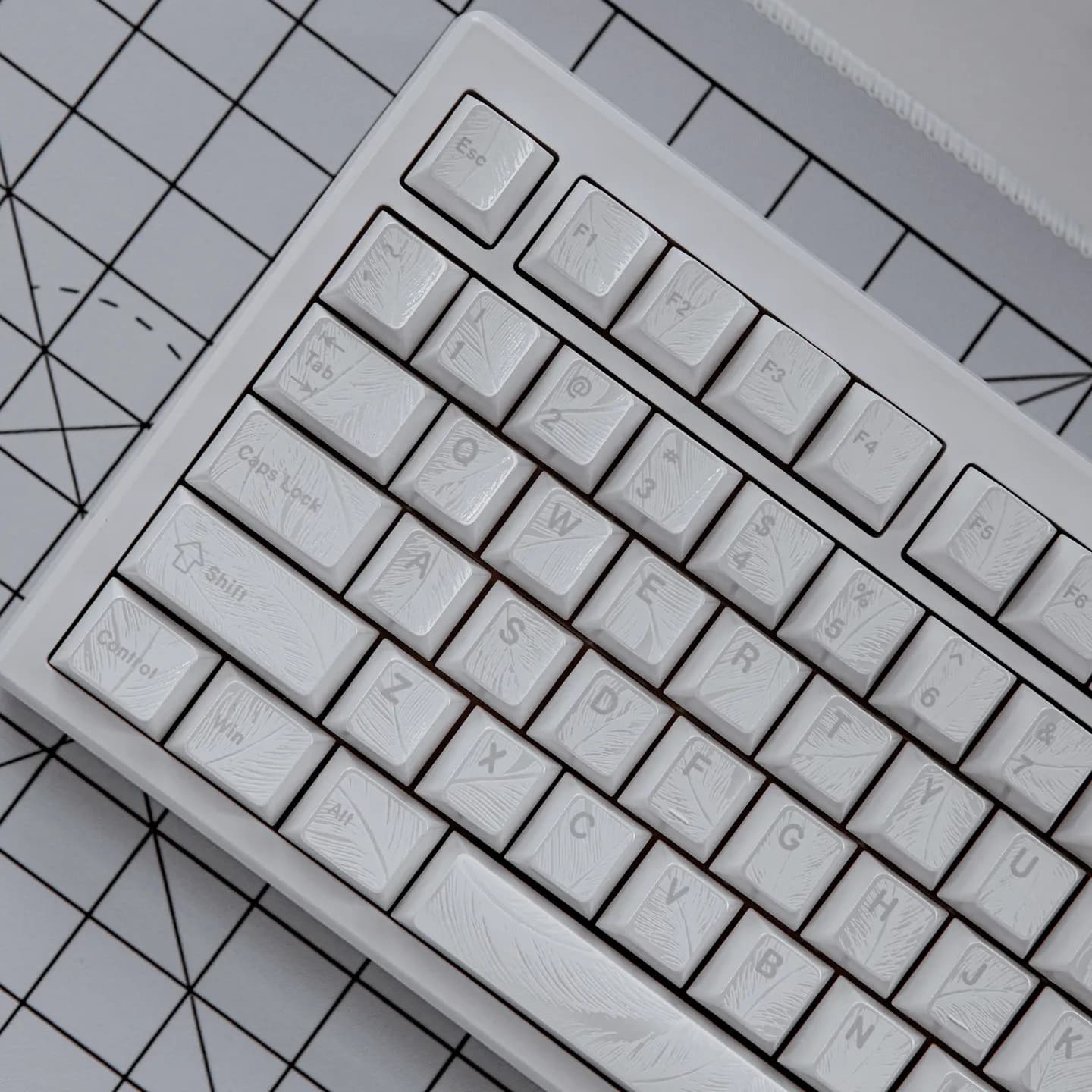 Keycap con motivo a piuma in rilievo color argento, tastiera meccanica personalizzata bianca, asse magnetico, PBT, sublimazione a caldo, originale