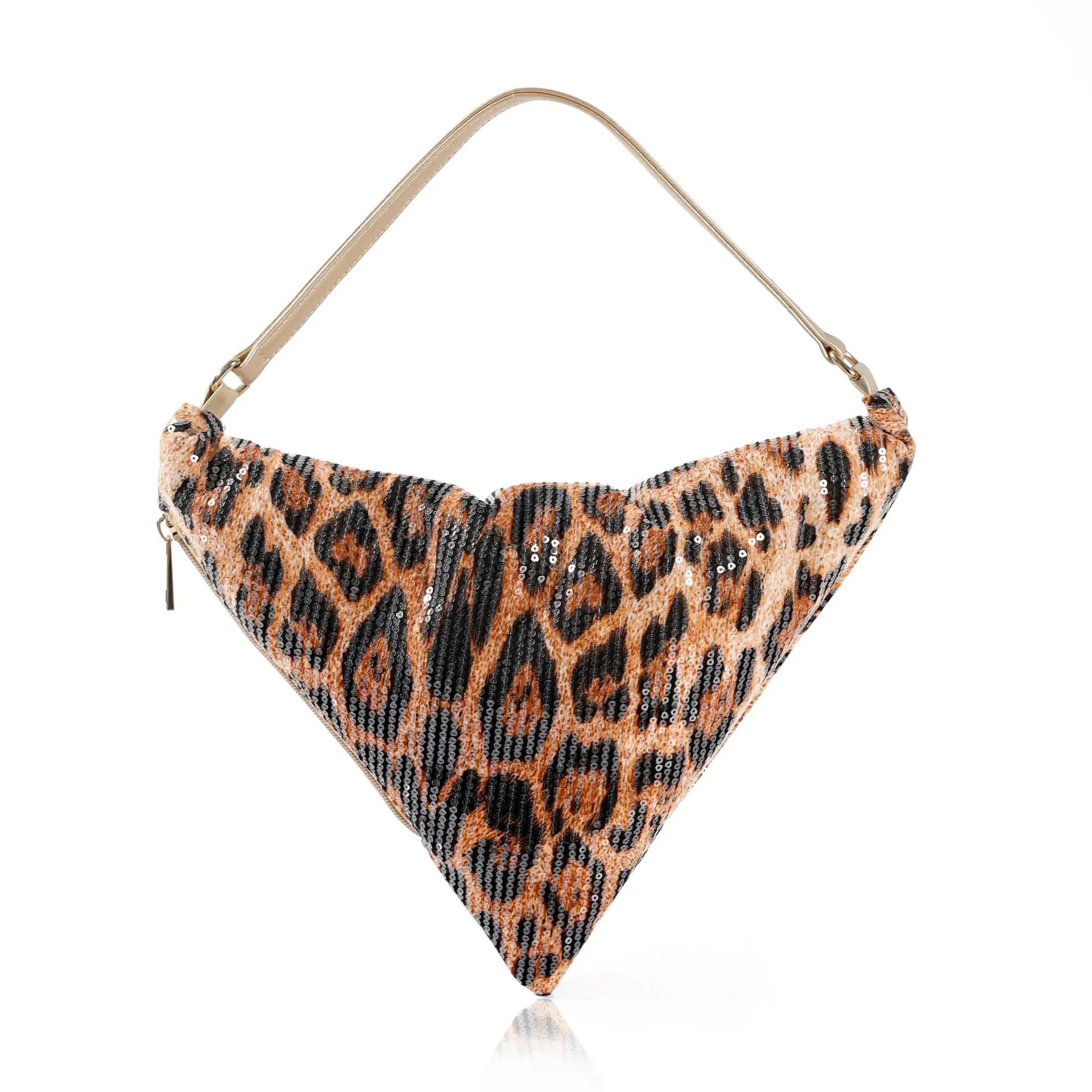 Borsa a mezzaluna con stampa leopardata, borsa a tracolla da donna, tendenza moda primavera estate 2026, borsa sottobraccio