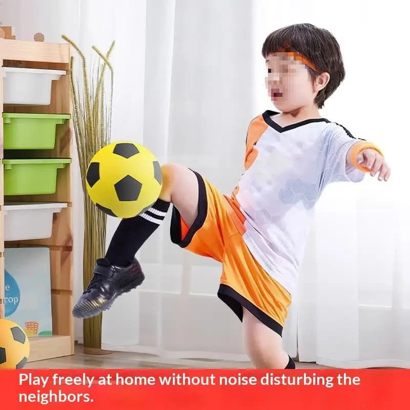 1 PU foam training ball in 3 colors, equipped with elastic net for indoor silent soccer, for domestic use and skill development.