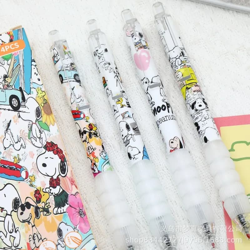 Set di 4 Penne Gel da 0,5mm con Personaggi Anime Snoopy, Penne Neutre a Sfera con Stampa Creativa, Asciugatura Rapida, Nere per Graffiti