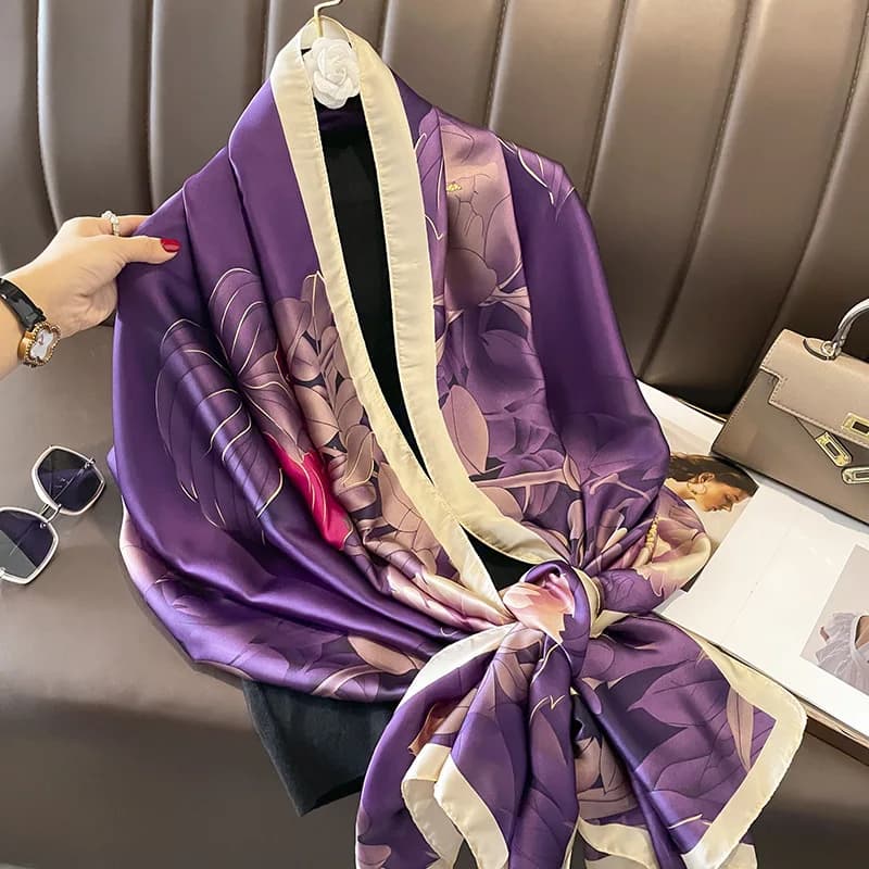 Sciarpa da donna con stampa a fiori grandi di lusso nuovo stile primavera estate da donna popolare copricapo da spiaggia in raso di seta con scialle di moda