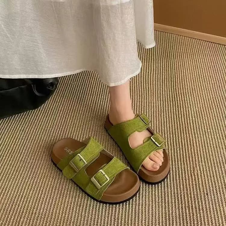 Retro Thick Bottom Elevate Sandals Women's Summer 2025 New Outdoor Wear Simple Anti-Slip Soft Bottom Slippers
