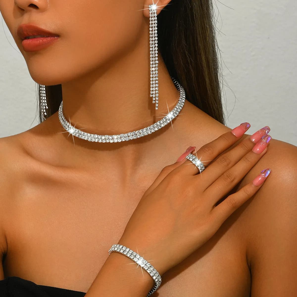 Girocollo di lusso con zirconi in cristallo pieno per donna Ragazza con strass scintillanti Collana con catena clavicola Fascino Gioiello per festa di nozze