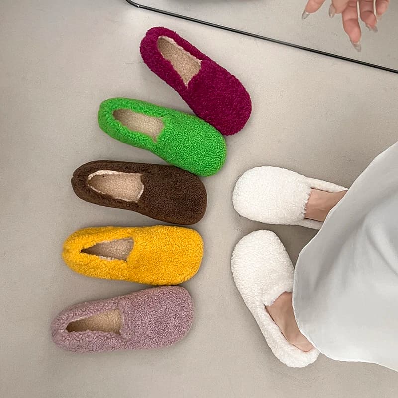 2026Women Fuzzy Warm Slip‑on Shoes Round Toe Flat Winter Plush Casual Ladies Home Outdoor Loafers