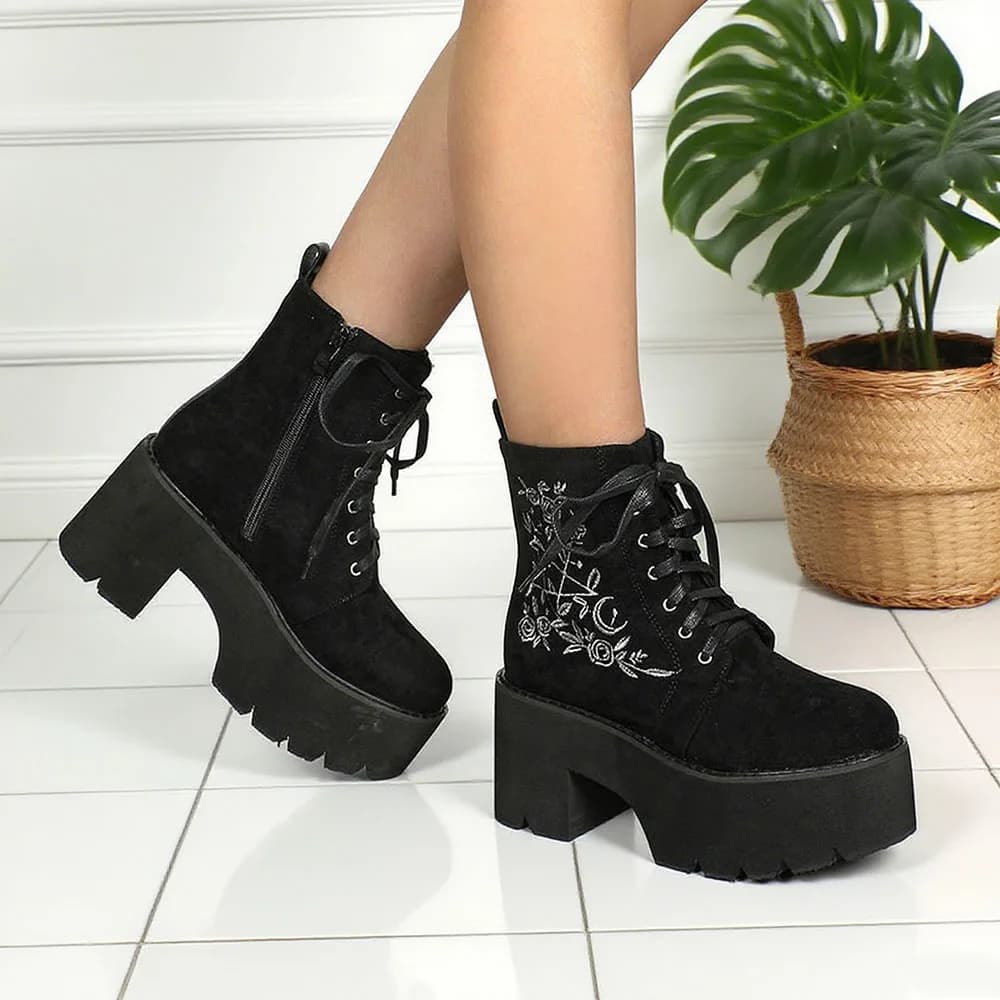 Stivaletti da donna eleganti da moto gotici ricamati da strada con fondo spesso Y2k stivaletti corti con plateau e tacco alto grosso Halloween
