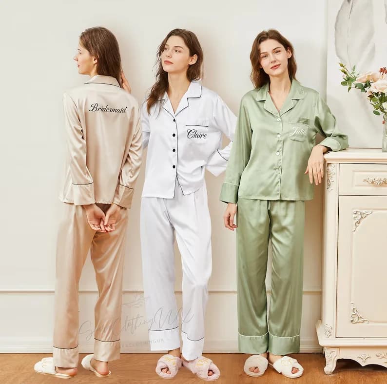 Personalized Satin Pijama by Damigella of Honor coordinated Pigiama Set Monogram Wedding Gift for Pjs parties in satin Custom name