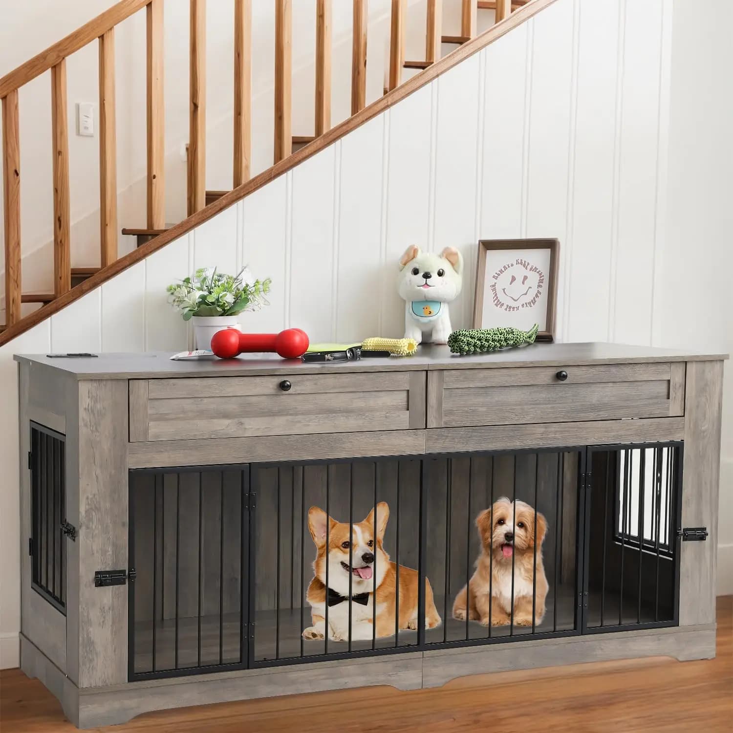 Grande Cuccia per Cani in Legno Resistente con Stazione di Ricarica e Cassetti, Tavolino da Interno per Animali Domestici, 70,86'', Personalizzabile