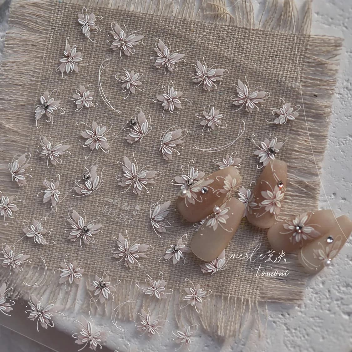 Squisiti fiori 3D Farfalla Adesivi per nail art Adesivi autoadesivi con diamanti in cristallo 5D per unghie Decalcomanie per decorazioni per manicure fai da te