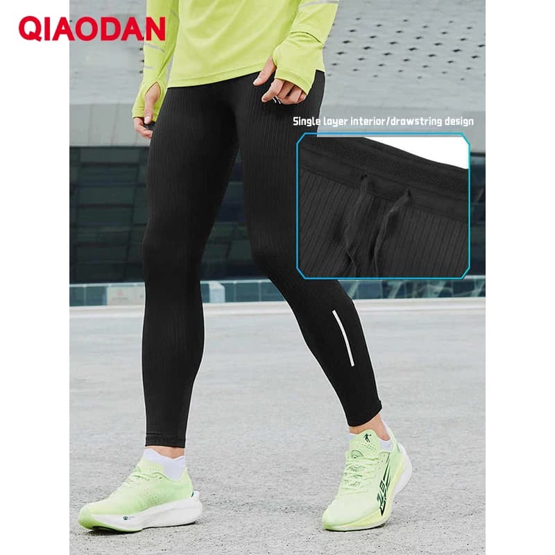 QIAODAN Leggings da Corsa per Uomo, Pantaloni Sportivi Primavera 2026, Neri, Elastici, Traspiranti, Aderenti, XKL13244205R