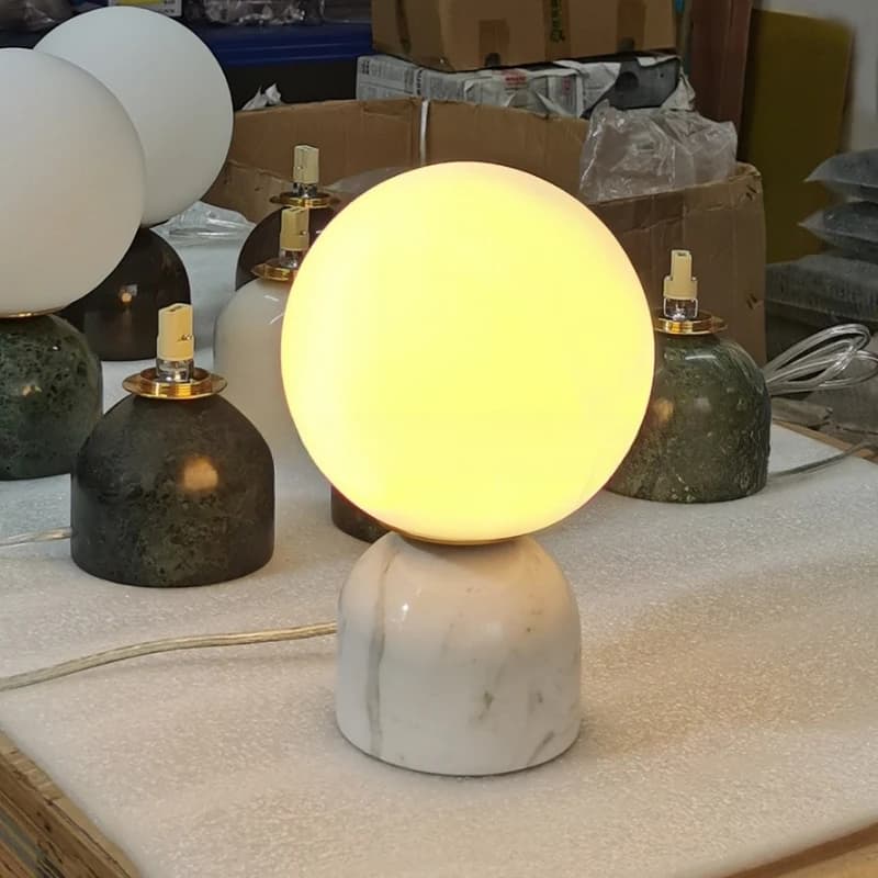 Lampada da scrivania in marmo nordico Moderna semplice personalizzata Camera da letto Comodino Scrivania Modello Case Decorazione della camera d'albergo Lampada da tavolo creativa