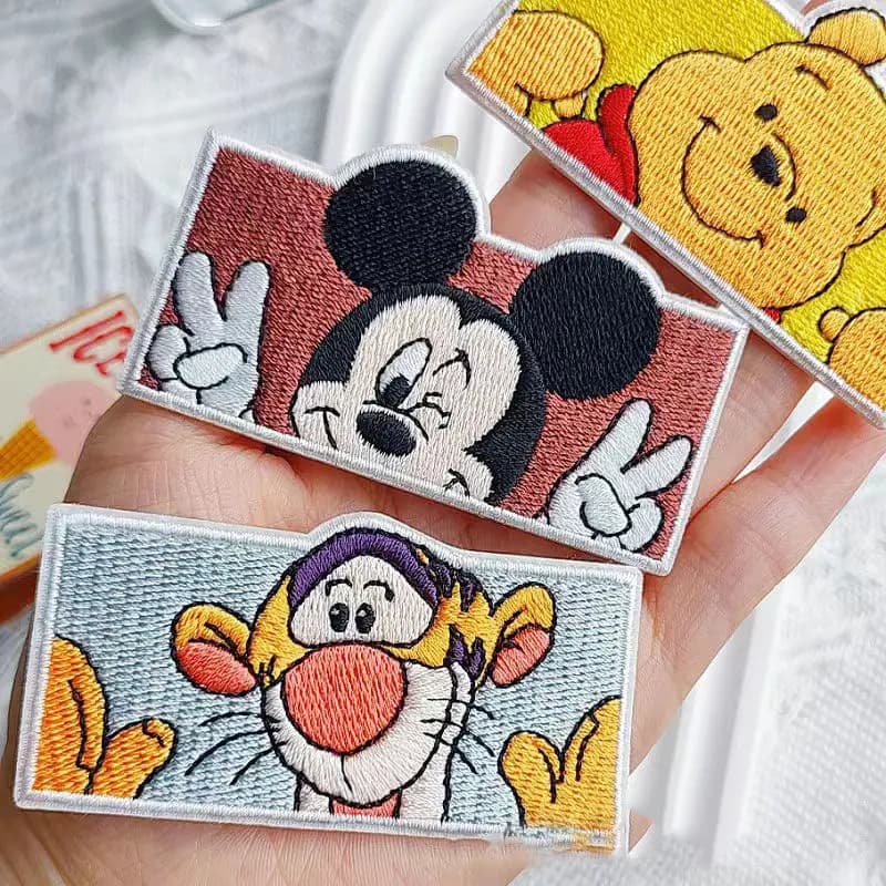 Mickey Winnie the Pooh Tigger nuovo simpatico ricamo autoadesivo anime Disney decorazione creativa adesivi patch per borse per abbigliamento