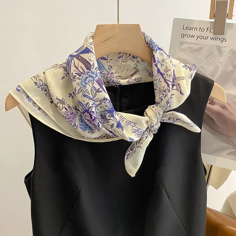 Sciarpa di seta con motivo a foglie da 70 cm per donna Seta simulata Borsa per copricapo fresca e versatile Accessori per abbigliamento Sciarpa quadrata