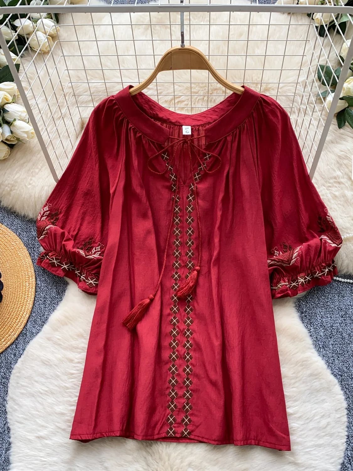Elegante Camicia Rossa Ricamata con Maniche a Bolla, Top da Donna Stile Bambola, Nuova Moda Primaverile Traspirante in Fibra di Poliestere