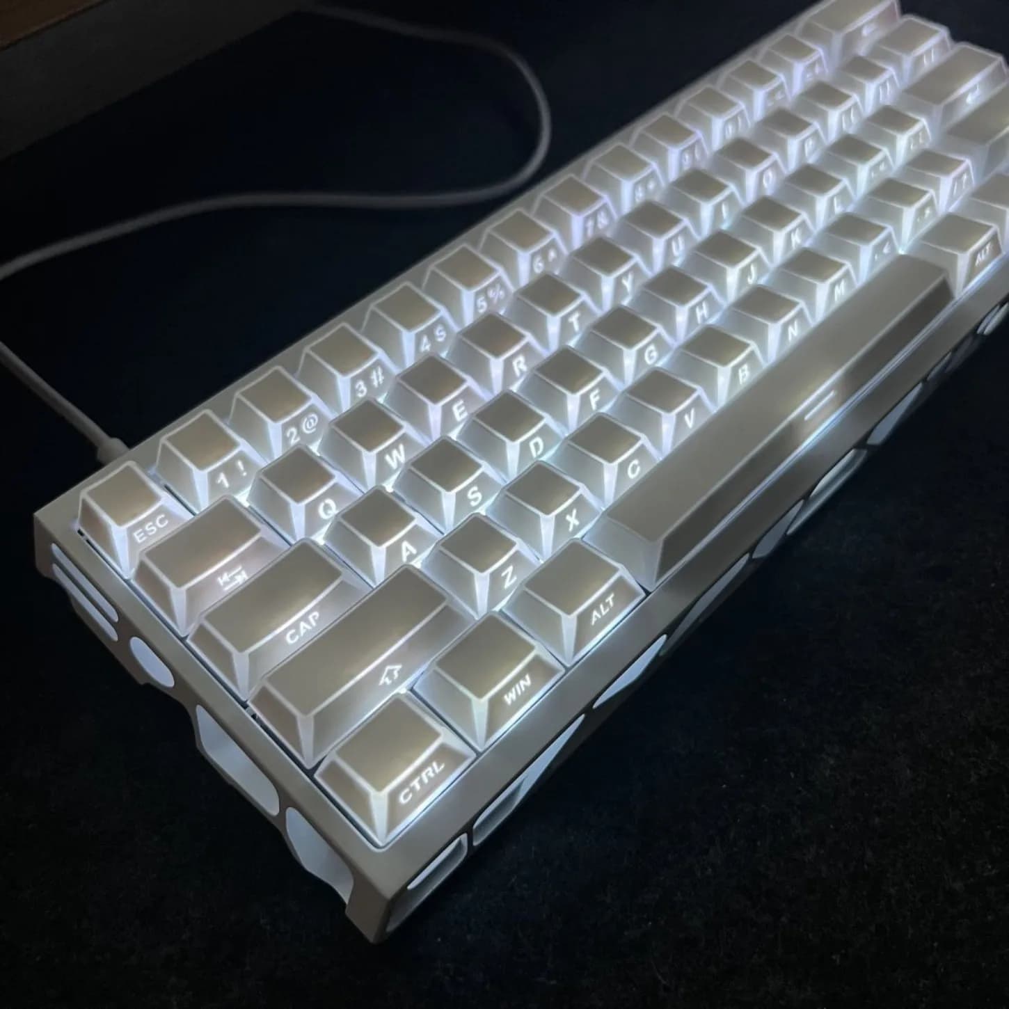 Portachiavi Cherry Light Shadow White PBT 135 tasti con incisione laterale, adattatore trasparente per tastiere meccaniche 61/75/87/104/108 Wooting