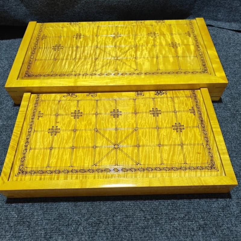 Set di scacchi pieghevoli di grandi dimensioni in legno massello di fascia alta per uso domestico in mogano nanmu di seta per adulti da inviare agli anziani