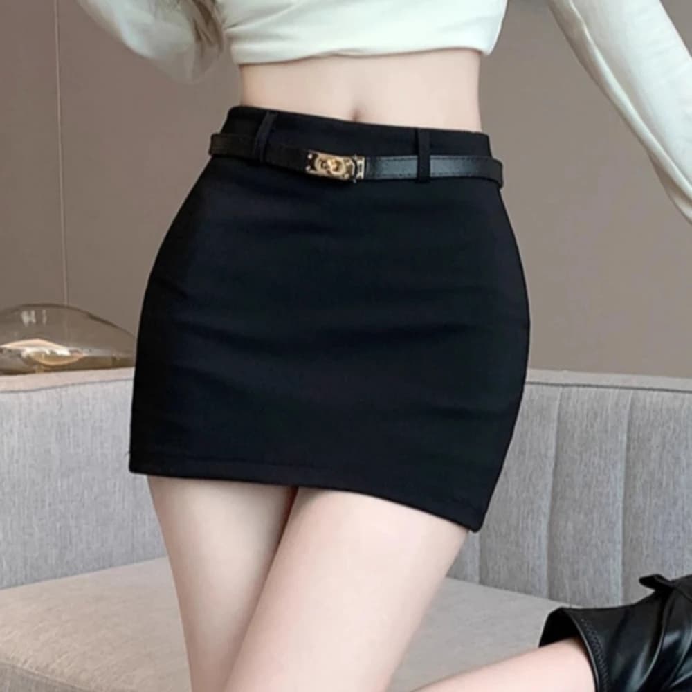 Black High-Waisted Slim Fit Skirt Women's Spring Sexy Elastic A-Line Skirt Versatile Short Skirt for Young Women
