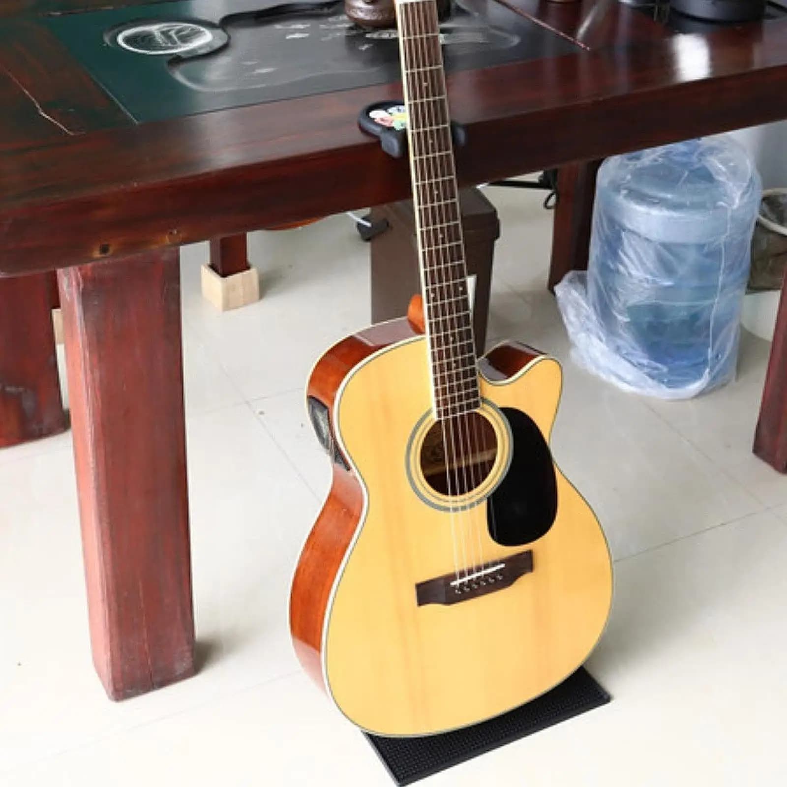Supporto per poggiatesta per chitarra per plettri da tavolo Organizzatore acustico elettrico domestico portatile con supporto antiscivolo per supporto per collo per chitarra