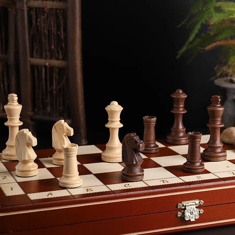 Gioco di scacchi in legno di lusso, set di scacchi di cavaliere tedesco Staunton, gioco da tavolo da scacchi, scacchiera in legno pieghevole 40x40 cm
