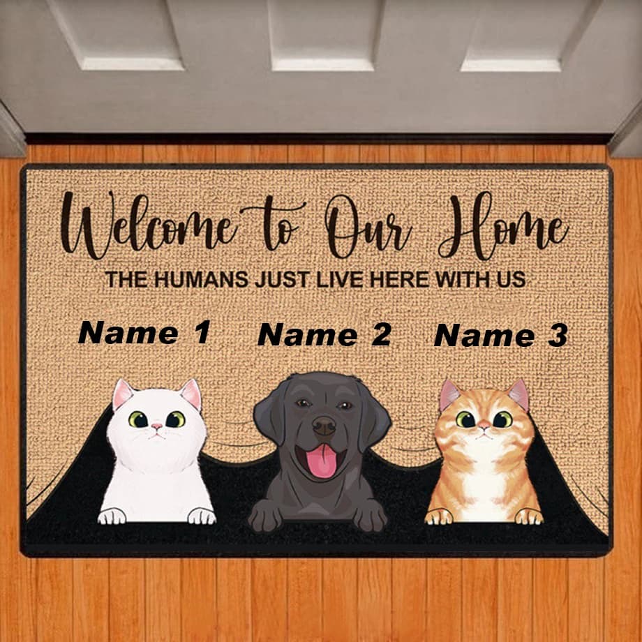 Benvenuti nella Nostra Casa: Tappetino Personalizzato con Nome di Cane o Gatto, Tappeto Personalizzabile, Tutti i Colori, Tutti i Loghi, Accessorio per Arredamento Casa