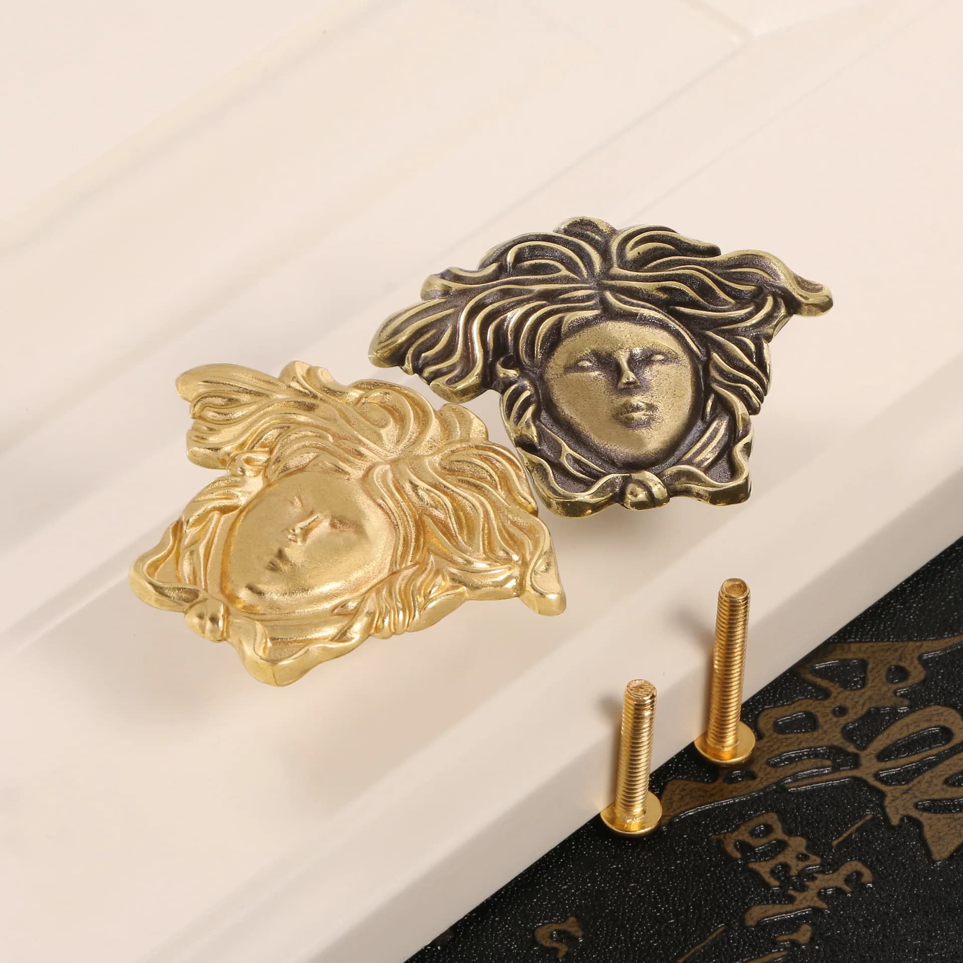 Maniglie per Mobili in Ottone Stile Medusa, Maniglie Decorative per Cassetti, Armadi e Guardaroba, Accessori Vintage per Fai da Te